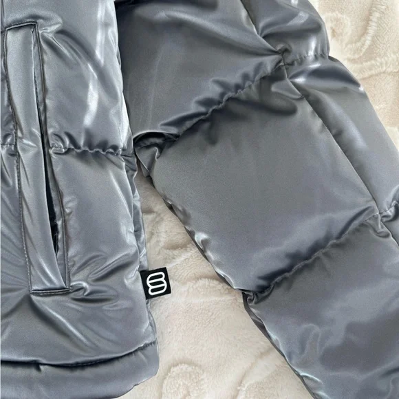 BNWOT Aritzia Super Puff Liquid Shine - Picture 8 of 8